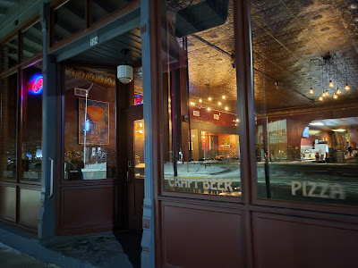 Ballyhoos storefront on Prospect Street — craft beer and pizza